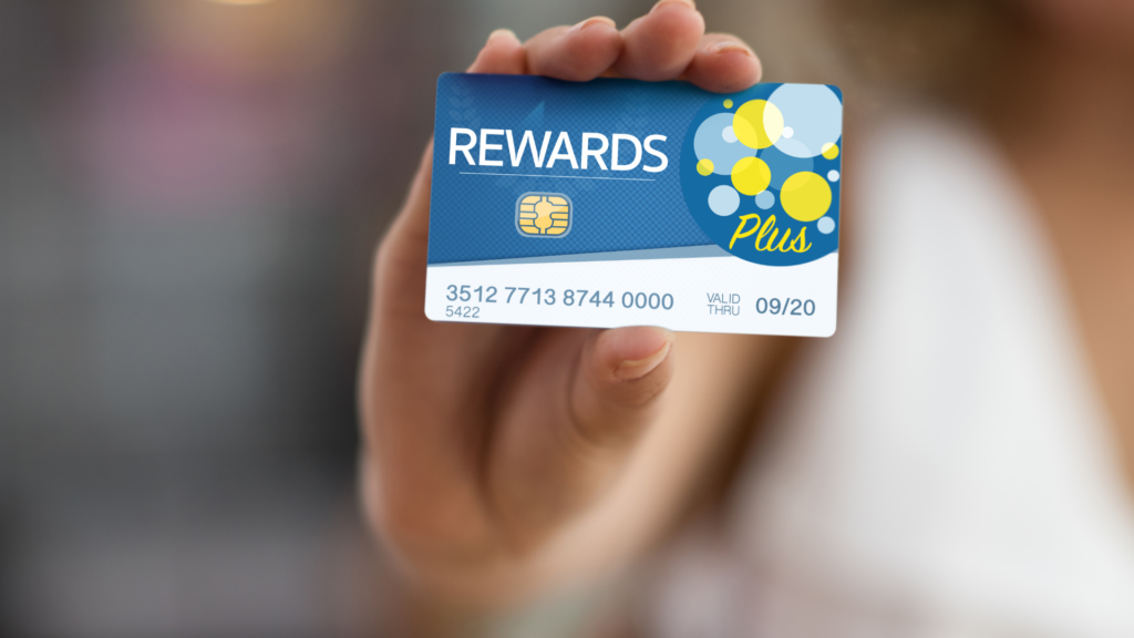 hand holding a reqrds card
