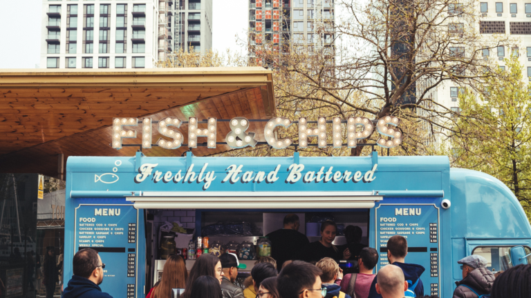 How to find cheap and delicious food while traveling